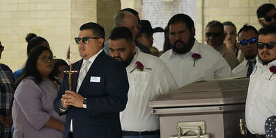 In der texanischen Kleinstadt Uvalde werden die ersten Opfer des Massakers an einer Primarschule beigesetzt.