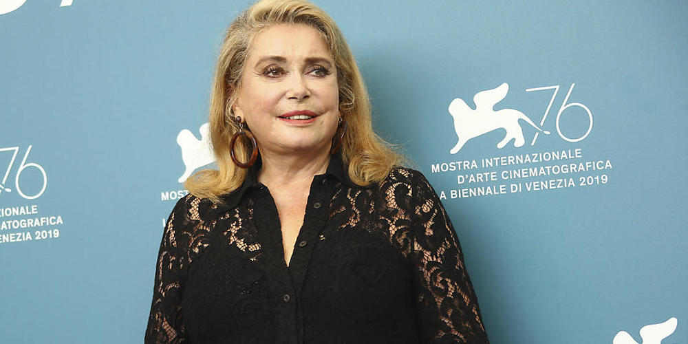 ARCHIV - Schauspielerin Catherine Deneuve beim Fototermin für den Film "The Truth" bei der 76. Ausgabe der Filmfestspiele von Venedig. Foto: Joel C Ryan/Invision/AP/dpa