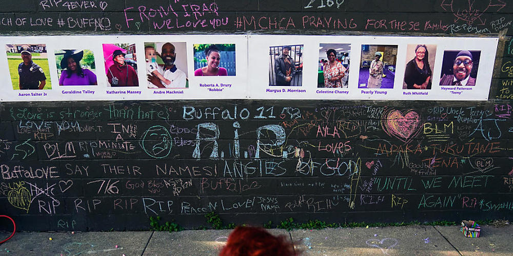 Gegen einen 18-jährigen Jugendlichen, der aus rassistischen Motiven in der US-Stadt Buffalo zehn Menschen getötet hat, wird Anklage erhoben. (Archivibld)