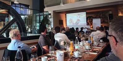 86 Teilnehmerinnen und Teilnehmer am  Frühstücksevent im Restaurant Freihof.