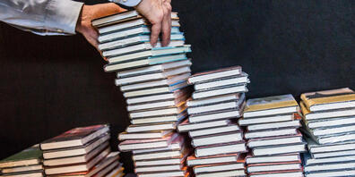 Romane verkaufen sich gut - Erzählungen oder gar Novellen weniger. Hinzu kommen gestiegene Preise für Papier und Logistik. Deswegen bringen Verlage zusehends Romane mit knapp über hundert Seiten auf den Markt, die diese Gattungsbezeichnung eigentl...