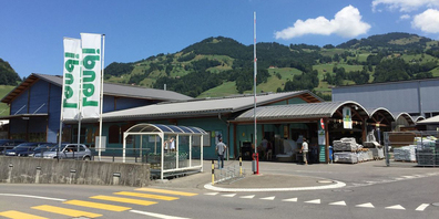 Beim ehemaligen Landi in Seewen entsteht eine Zeltstadt. 