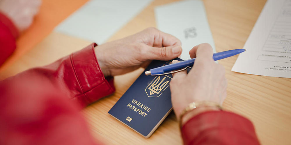 Geflüchtete Ukrainer, die sich länger als 15 Tage pro Quartal in ihrem Heimatland aufhalten, können unter Umständen ihren Schutzstatus S in der Schweiz verlieren. (Symbolbild)