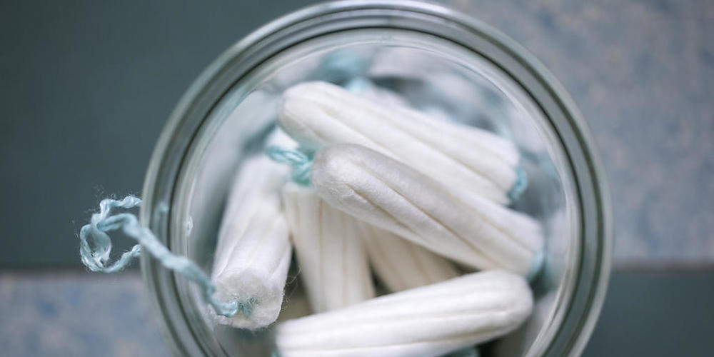 Die Stadt Zürich soll in einem Pilotversuch einen Menstruationsurlaub testen. Dabei sollen sich Frauen mit starken Beschwerden bis zu fünf Tage von der Arbeit dispensieren lassen können, bei voller Bezahlung. (Symbolbild)