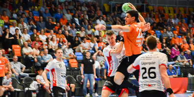 Mit dem 30:19 Heimsieg gehen die Kadetten Schaffhausen in der Serie mit 1:0 in Führung.