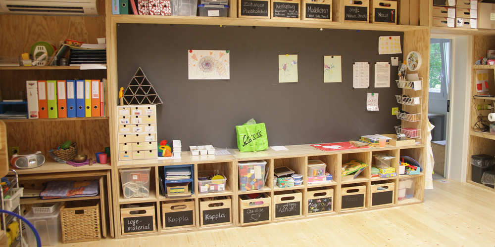 Die Container im Durchgangszentrum Biberhof in Biberbrugg sind nach dem Konzept modularer Lern- und Spielwelten eingerichtet.