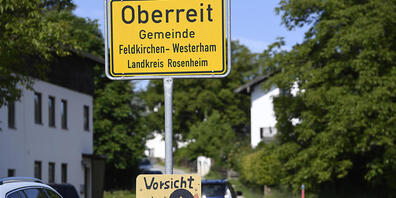 Ortsschild von Oberreit, der Gemeinde Feldkirchen-Westerham, wo am Donnerstag (03.06.2022) am Abend ein 10-jähriger Junge vermutlich von einer Kuh erdrückt wurde. Foto: Uwe Lein/dpa