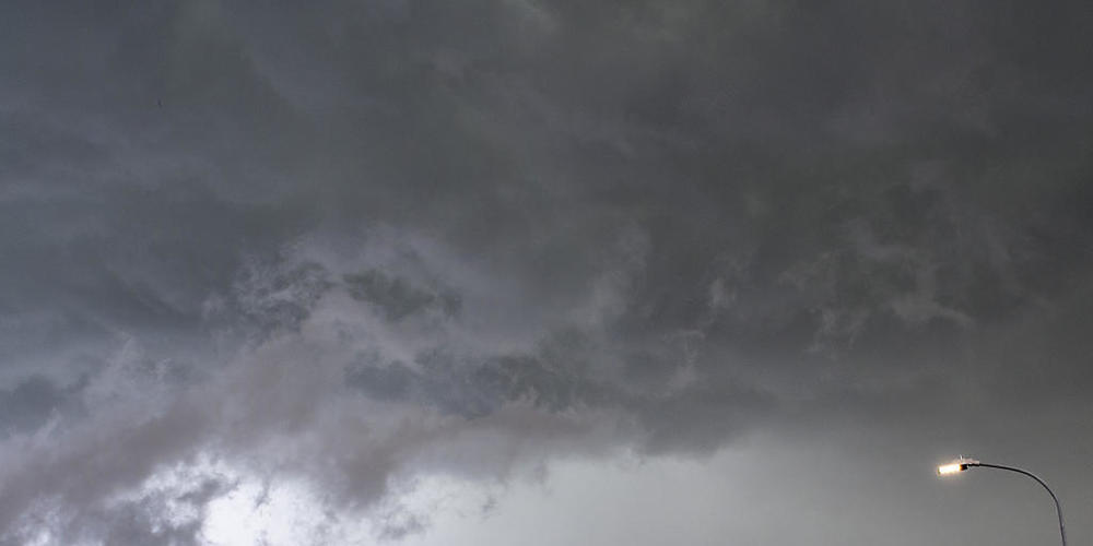 Wetterdienste prophezeien ein Pfingstwochenende mit hohen Temperaturen und Gewittern. (Symbolbild)