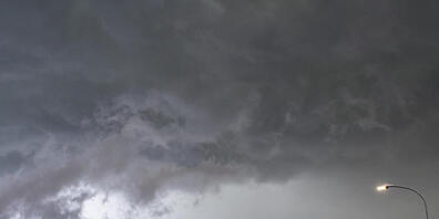 Wetterdienste prophezeien ein Pfingstwochenende mit hohen Temperaturen und Gewittern. (Symbolbild)