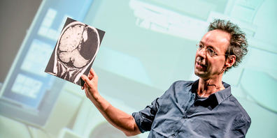 Der im Fürstentum Liechtenstein aufgewachsene Wissenschaftler Felix Hasler ist nächste Woche im Trottentheater Neuhausen Gast bei «Ton!olo deckt auf».