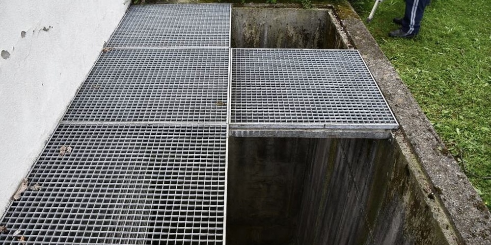 Am Lüftungsschacht löste sich eines von sechs Abdeckgittern