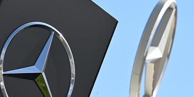 Mercedes-Benz ruft wegen möglicher Bremsprobleme weltweit fast eine Million ältere Fahrzeuge zurück. (Archivbild)