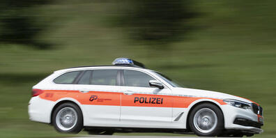 Die Fahndung der Polizei nach dem Räuber, der am Samstagmorgen in Niederglatt ZH ein Verkaufsgeschäft überfallen hatte, verlief zunächst ergebnislos. (Archivbild)