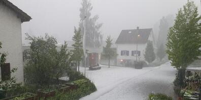 Im vorderen Appenzellerland wie hier in Heiden AR wurde es durch den Hagel kurzzeitig weiss wie im Winter.