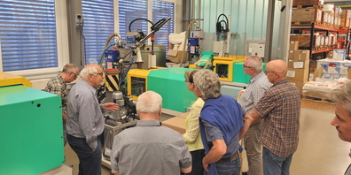 Die BesucherInnen erhielten interessante Einblicke in das Uzner Kunststoff- und Werkzeugbauunternehmen Hilty Engineering AG.
