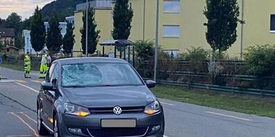 Eine 21-jährige Fussgängerin hat sich in Beringen SH bei der Kollision mit einem Auto schwer verletzt. (Bild: Schaffhauser Polizei)