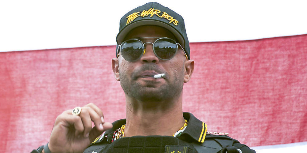 ARCHIV - Henry «Enrique» Tarrio, damaliger Anführer der rechtsradikalen Gruppe «Proud Boys», während einer Kundgebung in Portland, USA. Foto: Allison Dinner/AP/dpa