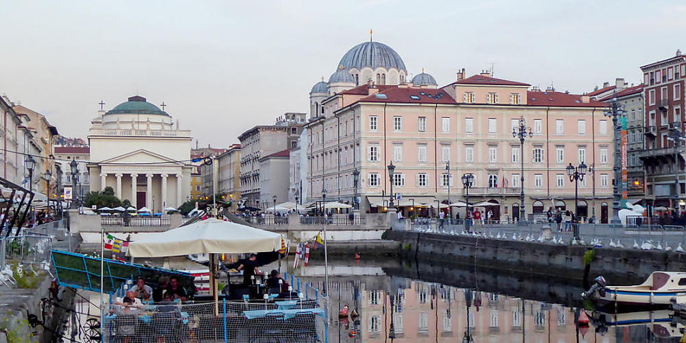 ARCHIV - Die italienische Hafenstadt Triest wurde Fundort mehrerer Tonnen von Kokain. Foto: Alexandra Stahl/dpa-tmn