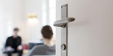 Durch Beratung und Therapie sollen sexuelle Übergriffe auf Kinder verhindert werden. (Symbolbild)