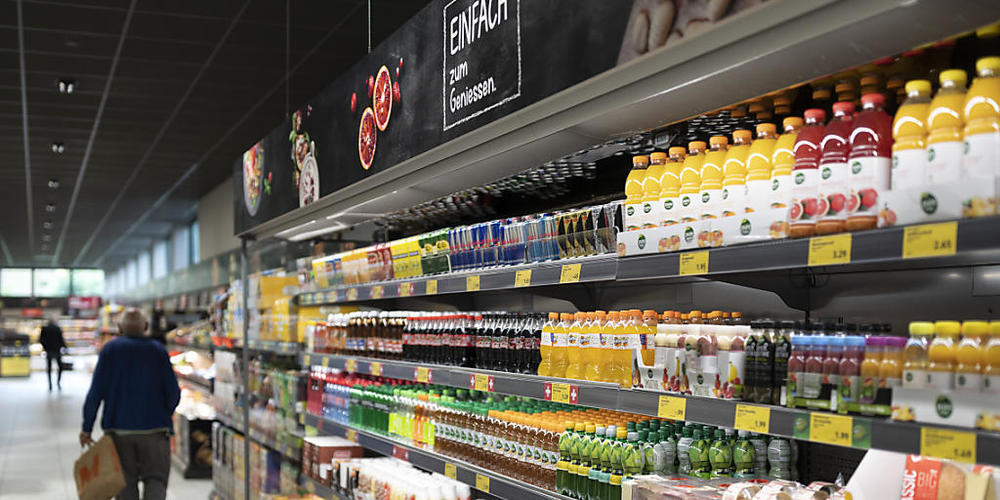 Die Folgen des Ukraine-Kriegs, Inflation und damit verbunden ein schwächeres Konsumklima dürften laut den OECD-Ökonomen das Wachstum in der Schweiz bremsen. Die Organisation rechnet mit tieferen Wachstumsraten als bislang.(Archivbild)