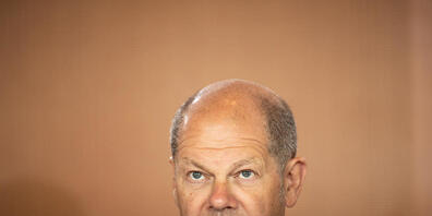 Bundeskanzler Olaf Scholz (SPD) hat mit dem ukrainischen Präsidenten Selenskyj über mehr Unterstützung für die Ukraine gesprochen. Foto: Michael Kappeler/dpa