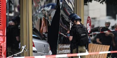 Ein Auto ist in der Nähe der Gedächtniskirche in Berlin in eine Personengruppe gefahren, ein Mensch ist gestorben, fünf weitere wurden schwer verletzt. Die Polizei ermittelt. Foto: Fabian Sommer/dpa