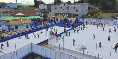 Nach der Absage in der letzten Wintersaison kehrt das Eisfeld mit den vielfältigen Attraktionen wieder zurück.