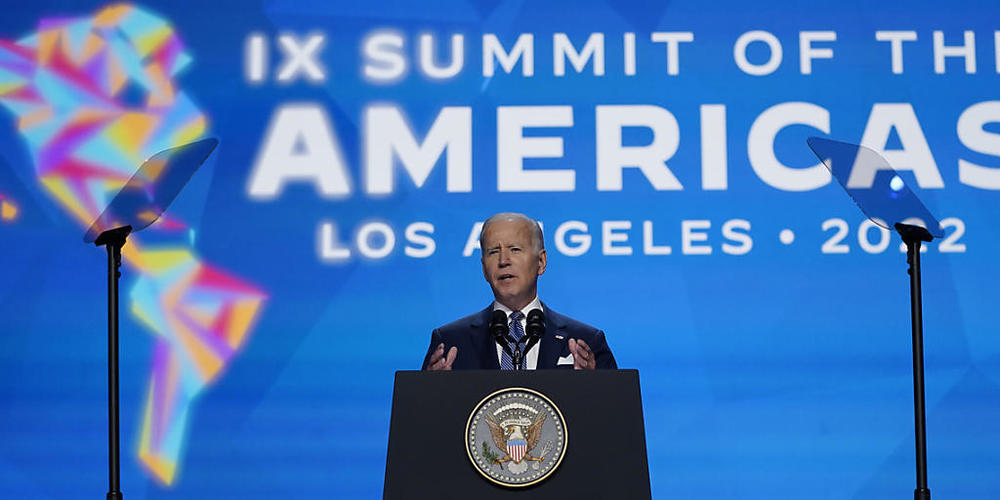 Joe Biden, Präsident der USA, spricht während der Eröffnungszeremonie des IX. Gipfeltreffens der Organisation Amerikanischer Staaten (OAS). Foto: Evan Vucci/AP/dpa