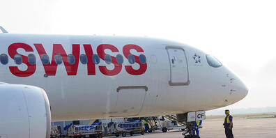 Die Flieger der Swiss schweben wieder durch die Lüfte: eine Maschine am Flughafen Frankfurt (Archivbild).