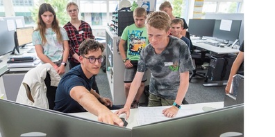 Einblicke im Konstruktionsbüro beim Metallbaukonstrukteur .