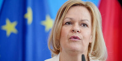ARCHIV - Nancy Faeser (SPD), Bundesministerin für Inneres und Heimat, gibt nach der Unterzeichnung eines Deutsch-Schweizerischen Polizeiabkommens eine Pressekonferenz. Foto: Kay Nietfeld/dpa
