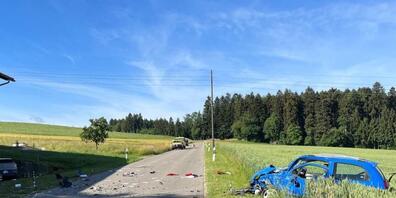 Zwei Autolenkerinnen haben sich am Mittwochmorgen bei einer heftigen Kollision in Gundetswil verletzt.