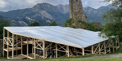 Aufwendige Bauarbeiten: Der Einsatz der Bar 78 sorgt dafür, dass die Bauarbeiten für das Quellrock Open Air in Bad Ragaz eine Woche  früher begonnen haben.