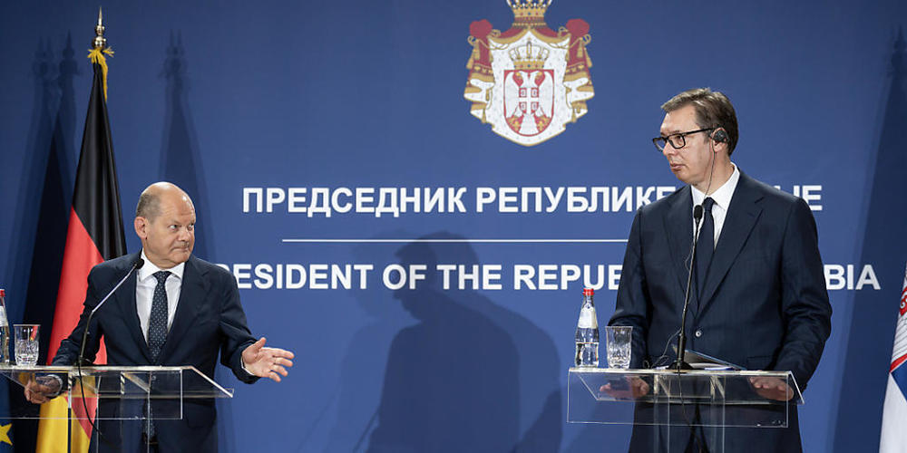 Bundeskanzler Olaf Scholz (SPD) und Aleksander Vucic, Präsident von Serbien, geben nach ihrem Gespräch eine Pressekonferenz. Foto: Michael Kappeler/dpa