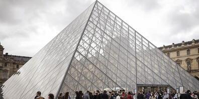 Die Pariser Polizei hat 14 Personen festgenommen, die gebrauchten Louvre-Eintrittskarten an Touristen verkauft haben. (Archivbild)