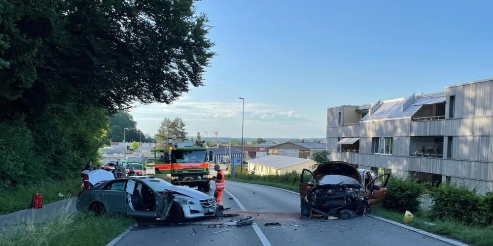 Bei einem Unfall in Mönchaltorf wurden drei Personen verletzt, eine davon schwer.