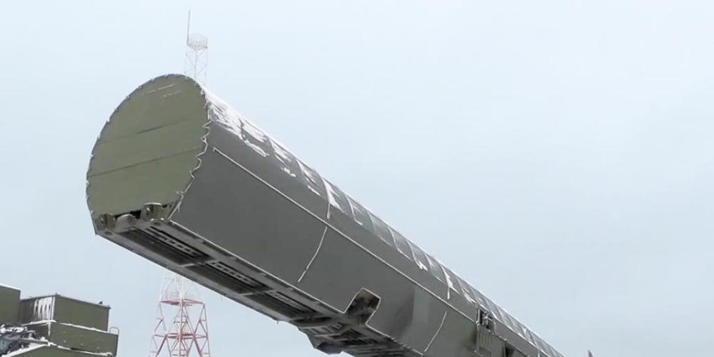 ARCHIV - Dieses vom russischen Fernsehsender RU-RTR via AP zur Verfügung gestellte Standbild zeigt eine neue Sarmat-Interkontinentalrakete. Foto: -/RU-RTR Russian Television/AP/dpa