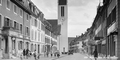 Thurgauisches Museum an der Freiestrasse 24 in Frauenfeld im Jahr 1930. Das Gebäude Freiestrasse 26, heute hauptsächlich Museum für Archäologie, war damals Gefängnis. Foto: Bestand Kanton Thurgau, Fotograf Walder.