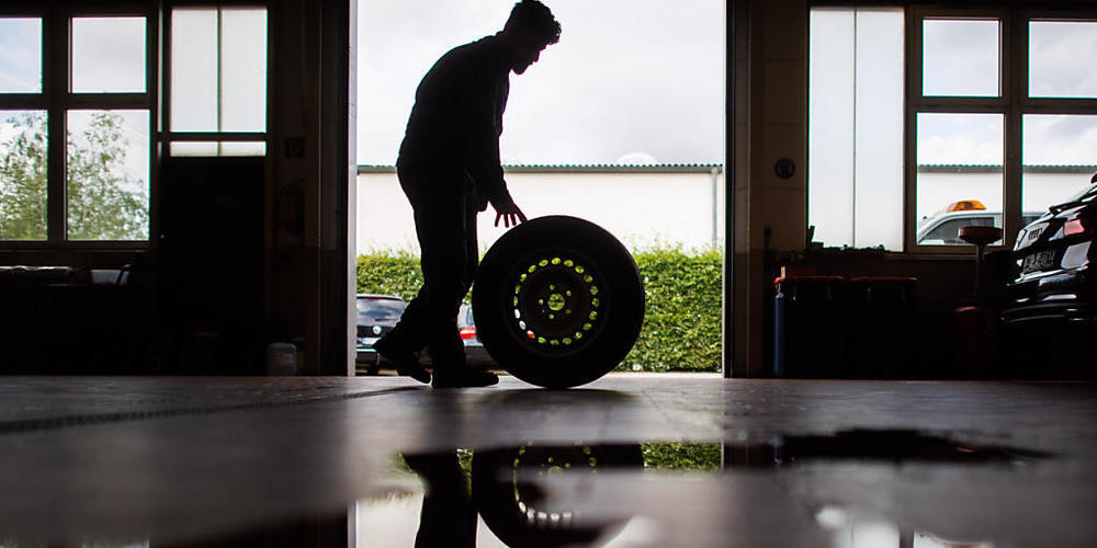 Der britische Industrieverband hat die Konjunkturprognose drastisch gesenkt und drängt die Regierung zu schnellem Handeln. (Archivbild)