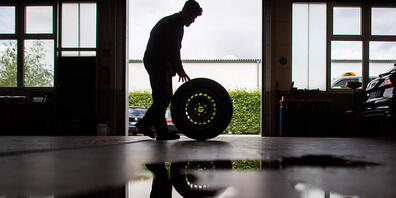 Der britische Industrieverband hat die Konjunkturprognose drastisch gesenkt und drängt die Regierung zu schnellem Handeln. (Archivbild)