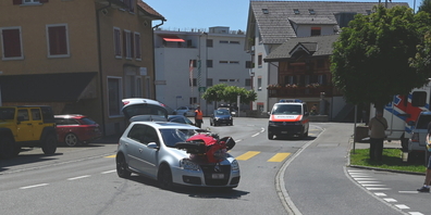 An den beteiligten Fahrzeugen entstand Sachschaden von mehreren tausend Franken.
