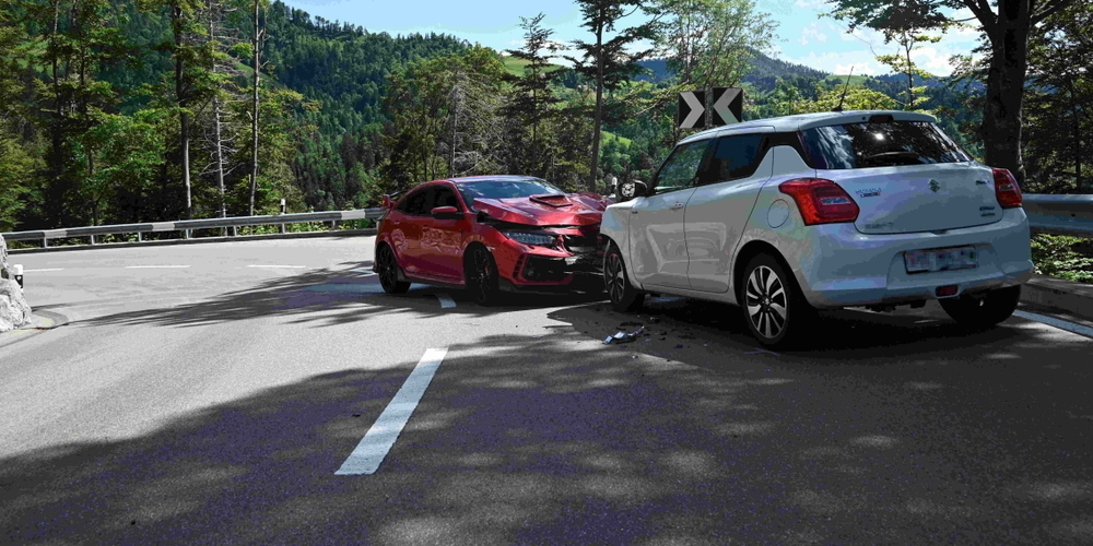 Beide Unfallbeteiligten wurden beim Unfall leicht verletzt.