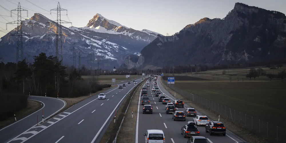 Eine Entwicklung, die sich bereits seit Jahren beobachten lässt: 2021 zählte das Bundesamt für Strassen Astra 32'481 Staustunden. Mehr als doppelt so viel, wie noch vor zehn Jahren.