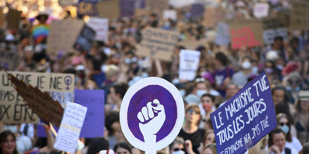 Am feministischen Streiktag gehen schweizweit Frauenorganisationen auf die Strasse, um gegen Rentenabbau zu demonstrieren. (Archivbild)