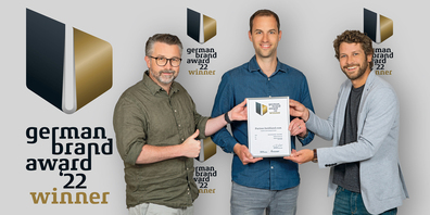 Freuen sich stellvertretend für das ganze Heidiland-Team: Stephan Meyer (v. l.), Leiter Marketing Service, Adrian Pfiffner, Leiter Unternehmenskommunikation, und Orlando Bergamin, Geschäftsführer.