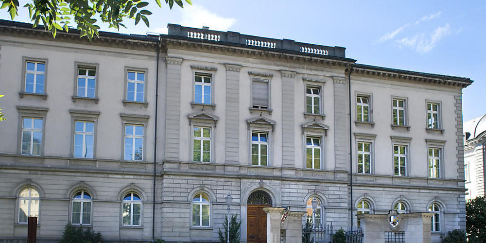 Das Bündner Kantonsgericht und das Verwaltungsgericht werden zu einem kantonalen Obergericht zusammengeführt und neu im sogenannten Staatsgebäude in Chur angesiedelt.  (Archivbild)