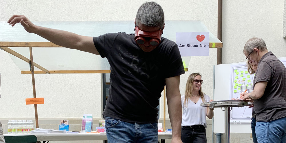 Besonders beliebt: Das Gehen auf der Linie mit der "Rauschbrille".