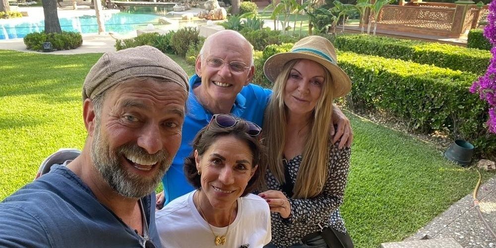 Villa-Verkäufer Rolf und Belinha Knie (Mitte), Jürgen und Ulla Klopp: «Traumhaus gefunden»