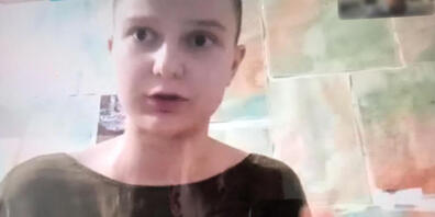 ARCHIV - Die russische Künstlerin Julia Zwetkowa soll wegen der Zeichnung weiblicher Geschlechtsorgane nach dem Willen der Staatsanwaltschaft für drei Jahre und zwei Monate ins Straflager. Foto: Ulf Mauder/dpa