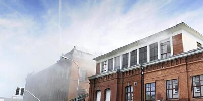 Am 11. Mai 2012 brannte es in der Roten Fabrik. Im Januar 2023 startet die Instandsetzung. (Archivbild)